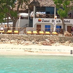 Zanzi Beach Hotel